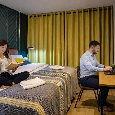 Hostal Latroupe Jacobs *