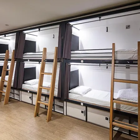 Latroupe Jacobs Hostal