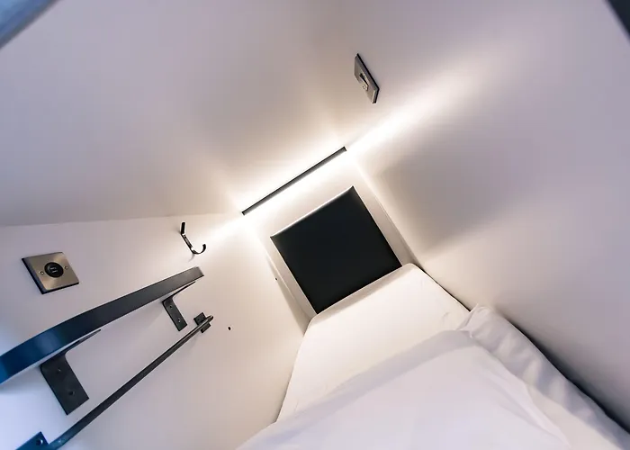 Latroupe Jacobs Hostel *