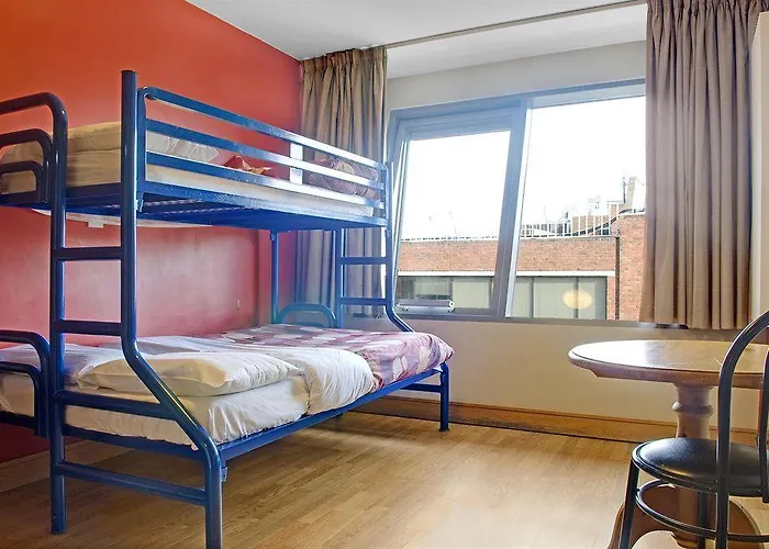 Latroupe Jacobs Hostel *